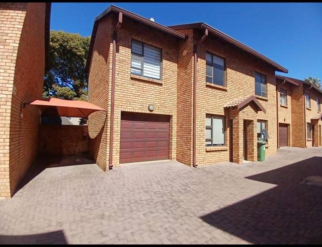 3 BEDROOM TOWNHOUSE FOR SALE IN NEW REDRUTH